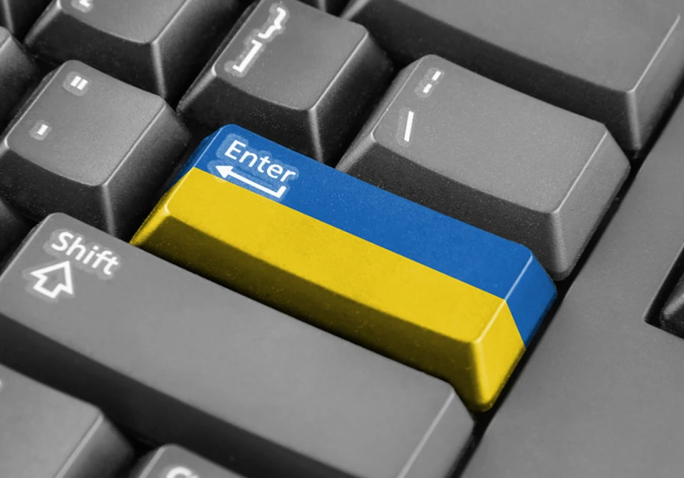 Урок у першому класі київського ліцею, на якому вчителька демонструє учням мультфільм