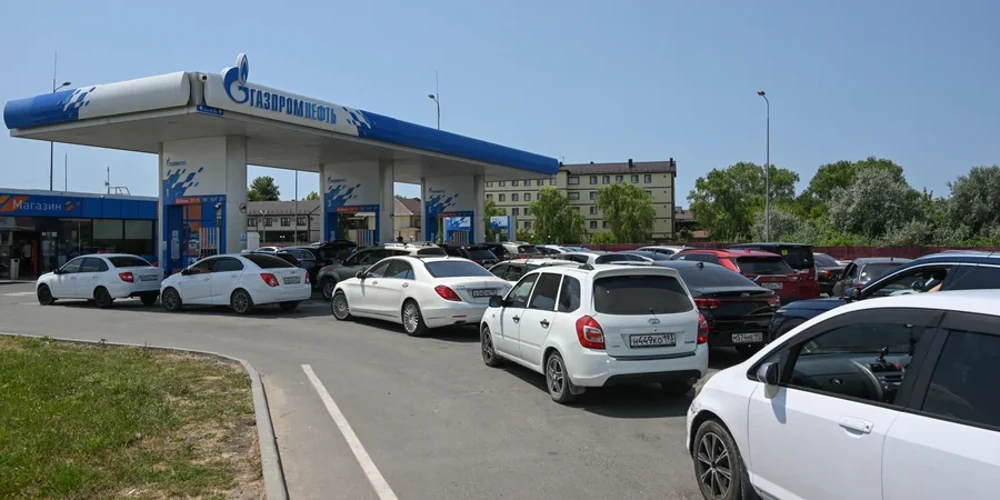 Черга на заправку в російському місті Анапа, 8 липня 2026 року