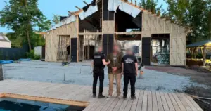 Об'єкт приватного будівництва в Подільському районі Одещини, де під час обшуку виявлено 83 військовослужбовців та військовий