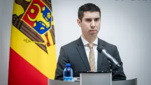Міхай Попшой під час виступу українською мовою на загальній нараді послів у Києві