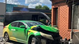 Наслідки ДТП у Львівській області 31 липня за участю легковика Skoda Octavia та рейсового автобуса I-VAN