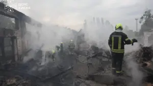 Наслідки нічної атаки в Києві (фото ДСНС)