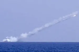 Запуск крилатої ракети «Калібр» з надводного корабля