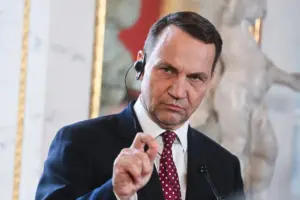 Міністр закордонних справ Польщі Радослав Сікорський під час щорічної зустрічі YES у Києві
