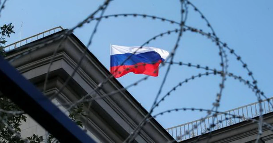Прапор ЄС поряд із символікою санкційного списку