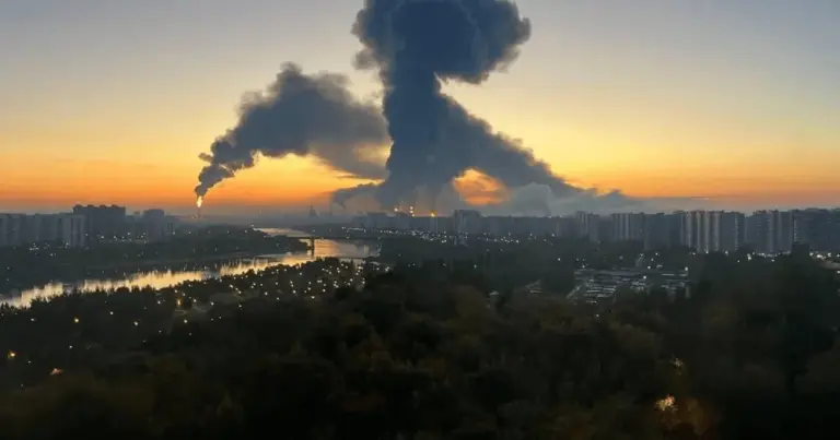Удар по Московському НПЗ: що сталося, коли і де підтверджено зупинку