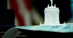 Трамп оголосив про снайперів і дрони на тріумфальній арці у Вашингтоні 20 вересня