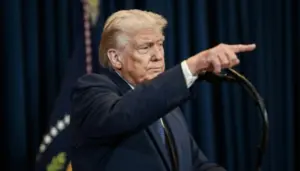 Трамп нагадав, як радив Макрону закрити кордони ще під час першої зустрічі