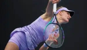 Даяна Ястремська та Кеті Волинець під час матчу WTA 250 у Гуанчжоу